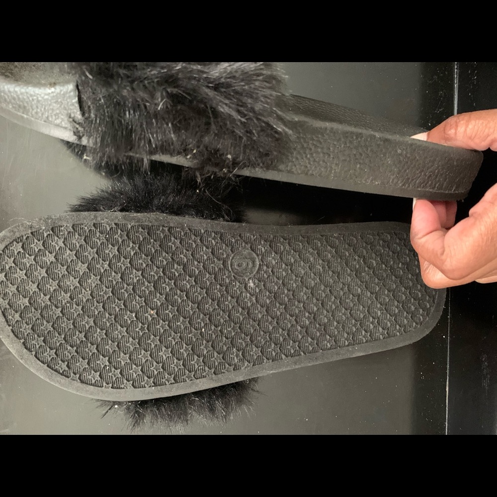 Black fur slides - Picture 2 of 2
